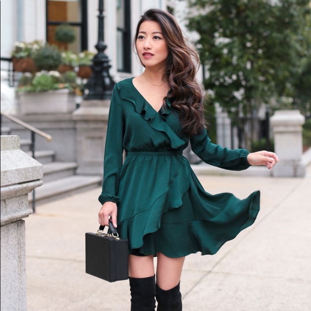 Express holiday dress - Picture 2 of 3